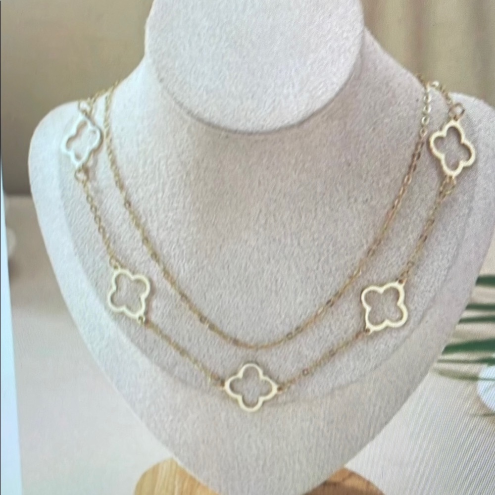 Elegant Gold Clover Necklace